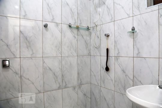 Banheiro de casa à venda com 3 quartos, 160m² em Jardim Morro Verde, São Paulo