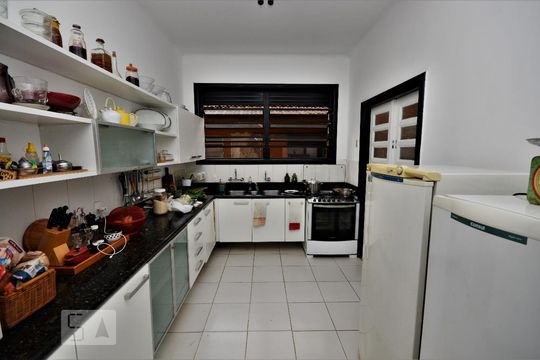 Cozinha de casa para alugar com 4 quartos, 450m² em Cosme Velho, Rio de Janeiro