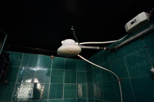 Chuveiro de casa para alugar com 4 quartos, 450m² em Cosme Velho, Rio de Janeiro