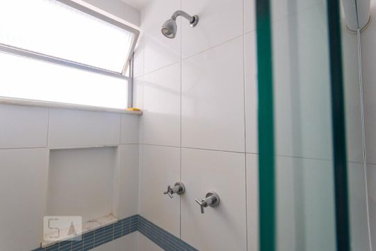 Banheiro de apartamento à venda com 3 quartos, 100m² em Grajau, Rio de Janeiro