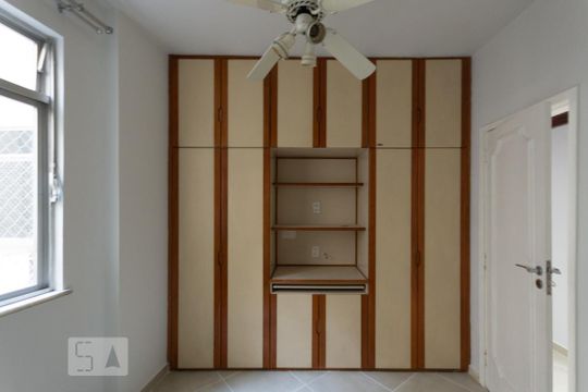 Quarto de apartamento à venda com 3 quartos, 100m² em Grajau, Rio de Janeiro