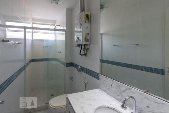 Banheiro de apartamento à venda com 3 quartos, 100m² em Grajau, Rio de Janeiro