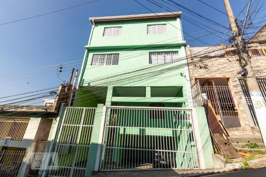 Fachada de casa à venda com 1 quarto, 240m² em Bussocaba, Osasco