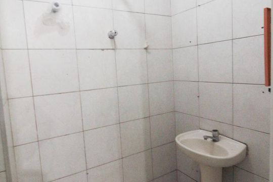 Banheiro de kitnet/studio para alugar com 1 quarto, 39m² em Santana, São Paulo
