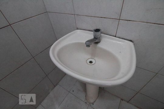 Banheiro de kitnet/studio para alugar com 1 quarto, 39m² em Santana, São Paulo