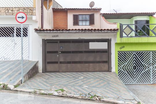 Fachada de casa à venda com 3 quartos, 250m² em Nova Petrópolis, São Bernardo do Campo
