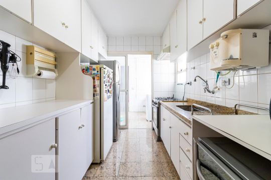 Cozinha de apartamento à venda com 3 quartos, 200m² em Aclimação, São Paulo