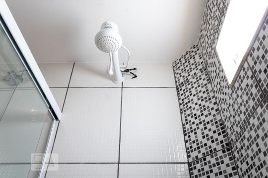 Chuveiro de casa para alugar com 2 quartos, 60m² em Campo Grande, Rio de Janeiro