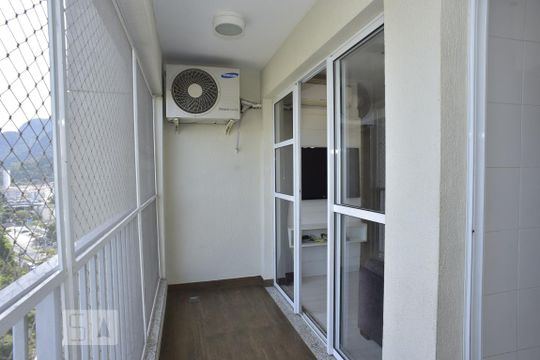 Varanda de apartamento para alugar com 2 quartos, 60m² em Jacarepaguá, Rio de Janeiro