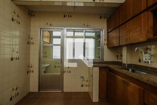 Cozinha de apartamento à venda com 2 quartos, 60m² em Água Branca, São Paulo