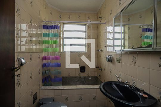 Banheiro de apartamento à venda com 2 quartos, 60m² em Água Branca, São Paulo