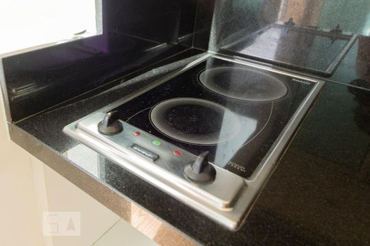 Cozinha de apartamento para alugar com 1 quarto, 44m² em Moema, São Paulo
