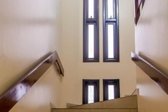 Escada de casa para alugar com 5 quartos, 329m² em Harmonia, Canoas