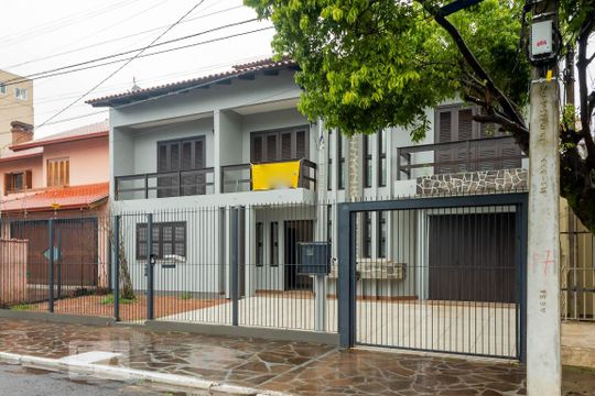 Fachada de casa para alugar com 5 quartos, 329m² em Harmonia, Canoas