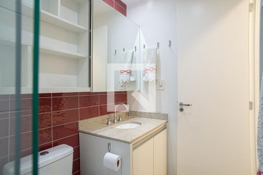 Banheiro de kitnet/studio para alugar com 1 quarto, 24m² em Consolação, São Paulo