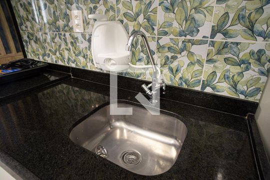 Cozinha de kitnet/studio para alugar com 1 quarto, 24m² em Consolação, São Paulo