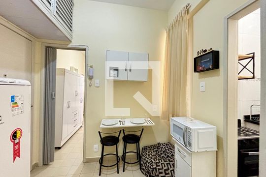 Cozinha de kitnet/studio para alugar com 1 quarto, 28m² em Copacabana, Rio de Janeiro