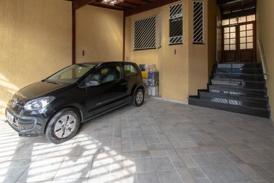 Garagem de casa à venda com 3 quartos, 130m² em Vila Medeiros, São Paulo
