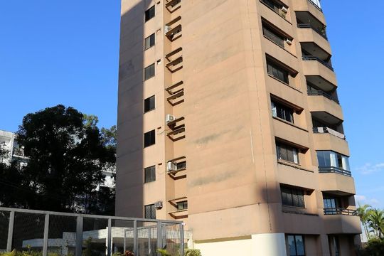 Área comum - Piscina de apartamento para alugar com 4 quartos, 256m² em Real Parque, São Paulo