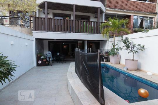 Quintal de casa à venda com 4 quartos, 258m² em Barra da Tijuca, Rio de Janeiro