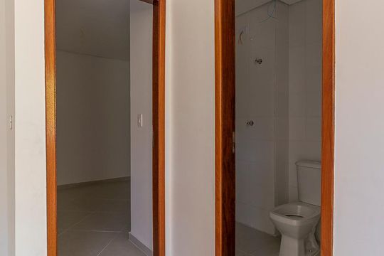 Quarto / Banheiro de apartamento para alugar com 1 quarto, 34m² em Vila Granada, São Paulo