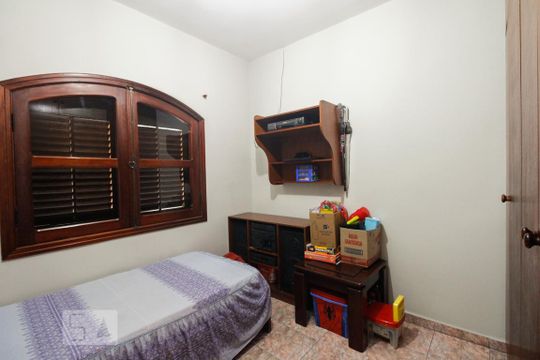 Quarto 1 de casa à venda com 3 quartos, 236m² em Chácara Seis de Outubro, São Paulo