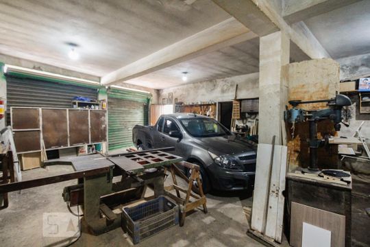 Garagem  de casa à venda com 3 quartos, 236m² em Chácara Seis de Outubro, São Paulo