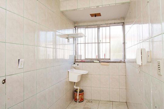 Banheiro  de apartamento à venda com 1 quarto, 40m² em Jardim Leopoldina, Porto Alegre