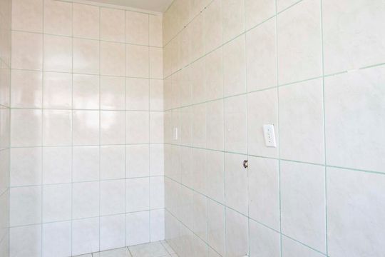 Banheiro  de apartamento à venda com 1 quarto, 40m² em Jardim Leopoldina, Porto Alegre