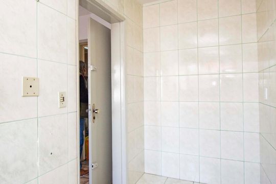 Banheiro  de apartamento à venda com 1 quarto, 40m² em Jardim Leopoldina, Porto Alegre