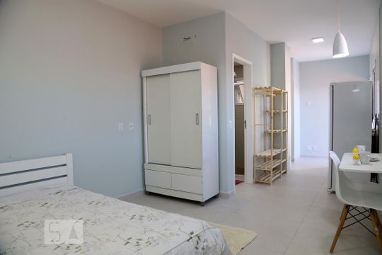 Sala/Quarto de kitnet/studio para alugar com 1 quarto, 24m² em Jardim Monte Kemel, São Paulo