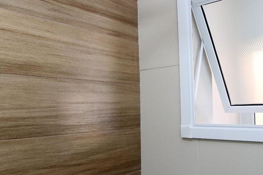 Banheiro de kitnet/studio para alugar com 1 quarto, 24m² em Jardim Monte Kemel, São Paulo