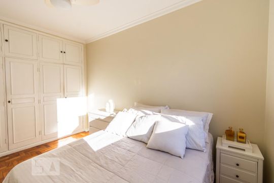 Quarto 1 de apartamento à venda com 2 quartos, 107m² em Jardim Paulista, São Paulo