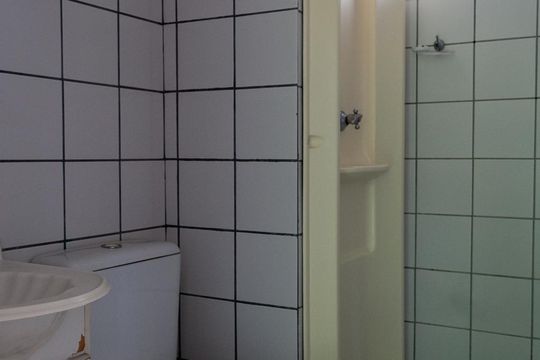 Banheiro de apartamento à venda com 3 quartos, 55m² em Jardim Santa Teresinha, São Paulo