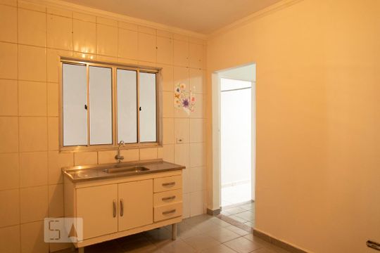 Cozinha de casa para alugar com 1 quarto, 50m² em Jardim Iva, São Paulo