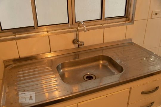 Pia de casa para alugar com 1 quarto, 50m² em Jardim Iva, São Paulo