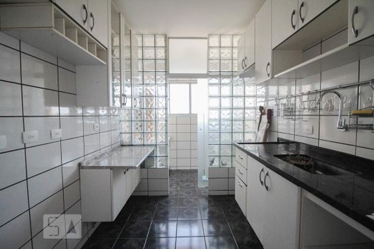 cozinha de apartamento para alugar com 2 quartos, 54m² em Parque Maria Domitila, São Paulo