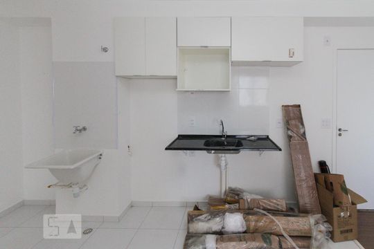 Cozinha de apartamento para alugar com 2 quartos, 34m² em Sítio da Figueira, São Paulo