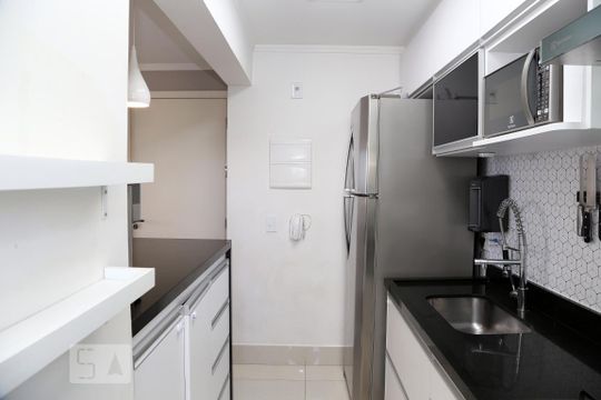 Cozinha de apartamento para alugar com 2 quartos, 62m² em Jardim Caner, Taboão da Serra