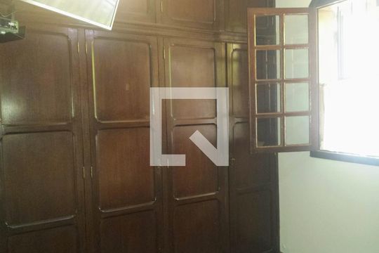 Casa à venda com 4 quartos, 241m² em Ouro Preto, Belo Horizonte