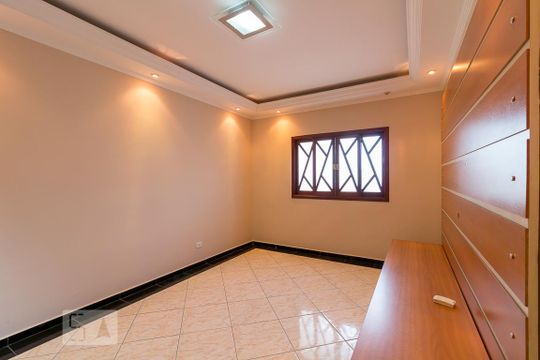 Sala de estar de casa à venda com 3 quartos, 135m² em Vila Fátima, Guarulhos