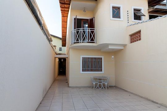 Fachada da casa de casa à venda com 3 quartos, 135m² em Vila Fátima, Guarulhos