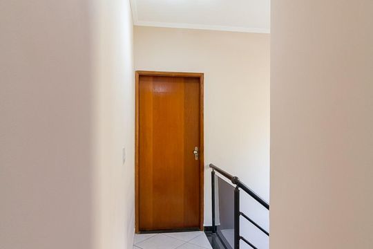 Corredor de casa à venda com 3 quartos, 135m² em Vila Fátima, Guarulhos