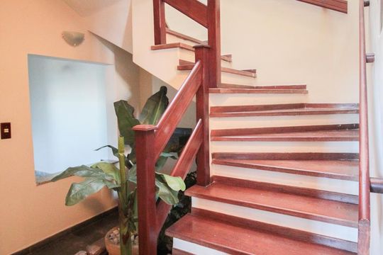 Escada de casa à venda com 4 quartos, 280m² em Vila Ester (zona Norte), São Paulo