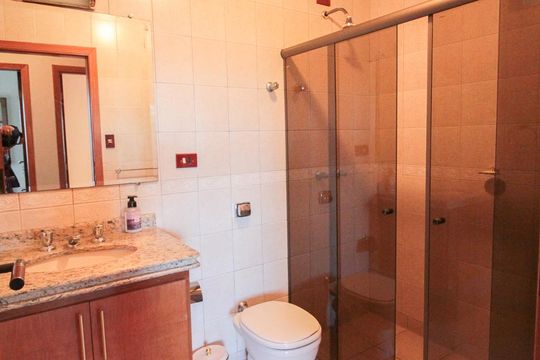 Banheiro de casa à venda com 4 quartos, 280m² em Vila Ester (zona Norte), São Paulo