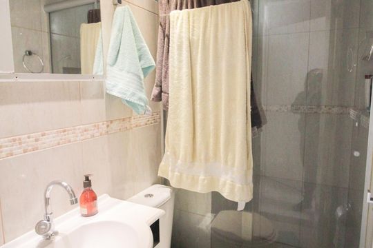 banheiro quarto 2 suite  de apartamento à venda com 2 quartos, 74m² em Vila Amélia, São Paulo
