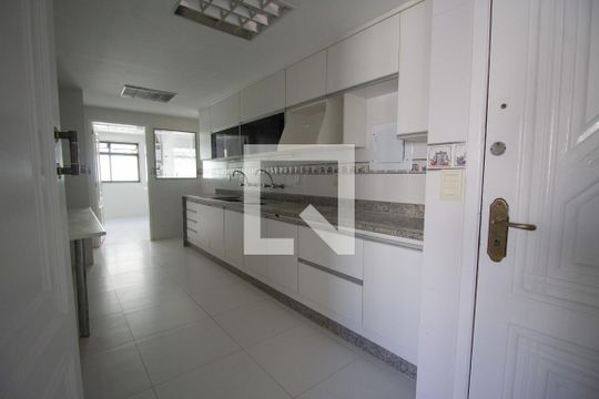 Cozinha de apartamento à venda com 4 quartos, 360m² em Recreio dos Bandeirantes, Rio de Janeiro