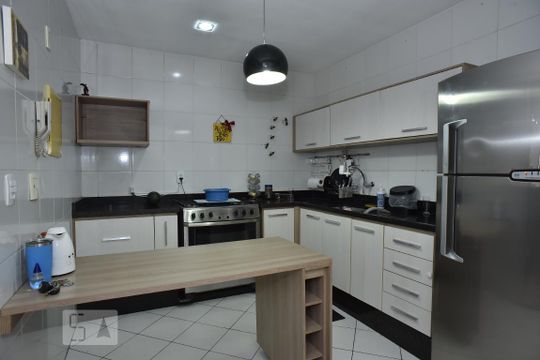 Cozinha de casa de condomínio à venda com 3 quartos, 100m² em Tanque, Rio de Janeiro