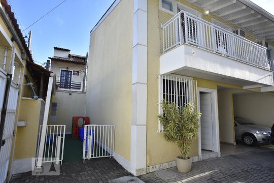 Frente a casa de casa de condomínio à venda com 3 quartos, 100m² em Tanque, Rio de Janeiro