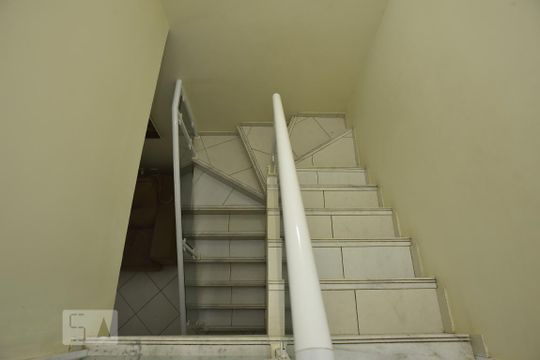 Escada de casa de condomínio à venda com 3 quartos, 100m² em Tanque, Rio de Janeiro